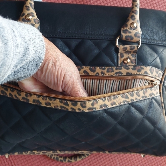 Joanel Quilted & Plain Black & Faux Leopard Trim Handbag (Large) - Picture 4 of 16
